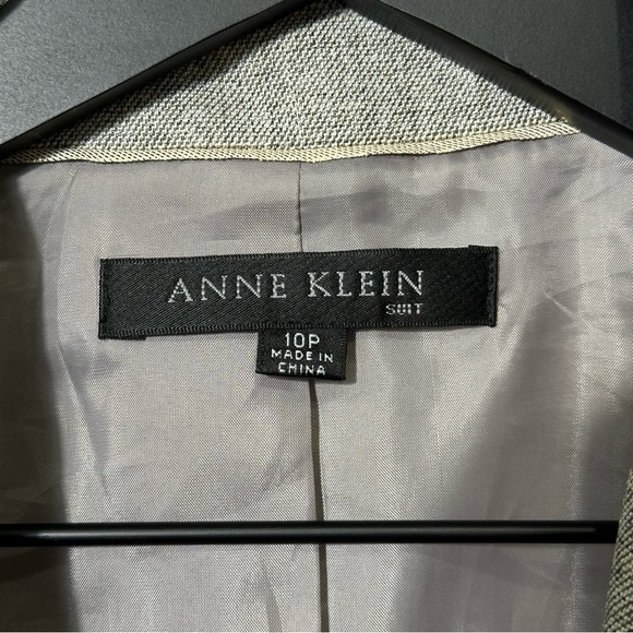 Anne Klein Suit Size 10P Lined Grey Blazer Long Sleeve Collared 2 Button Front - Picture 8 of 8